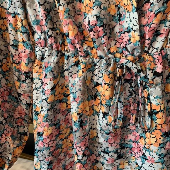 Flowy floral long sleeve dress - Picture 3 of 5